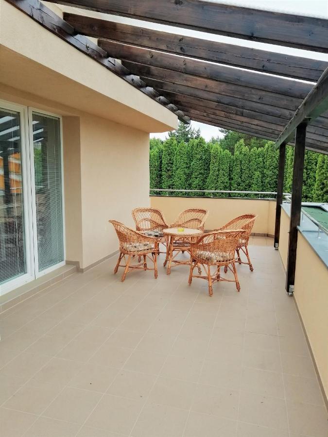 Penzion Adriana Nové Mesto nad Váhom Exterior foto