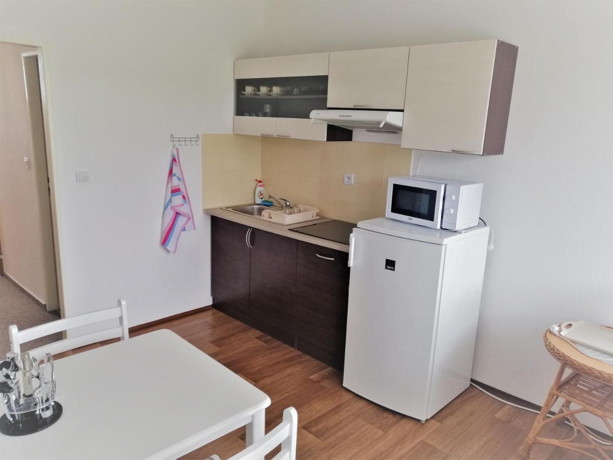 Penzion Adriana Nové Mesto nad Váhom Exterior foto